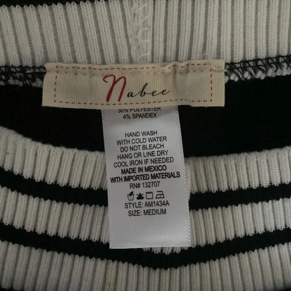 🦋 3/$15 Nabee sporty skirt with black & white waistband - Picture 5 of 6